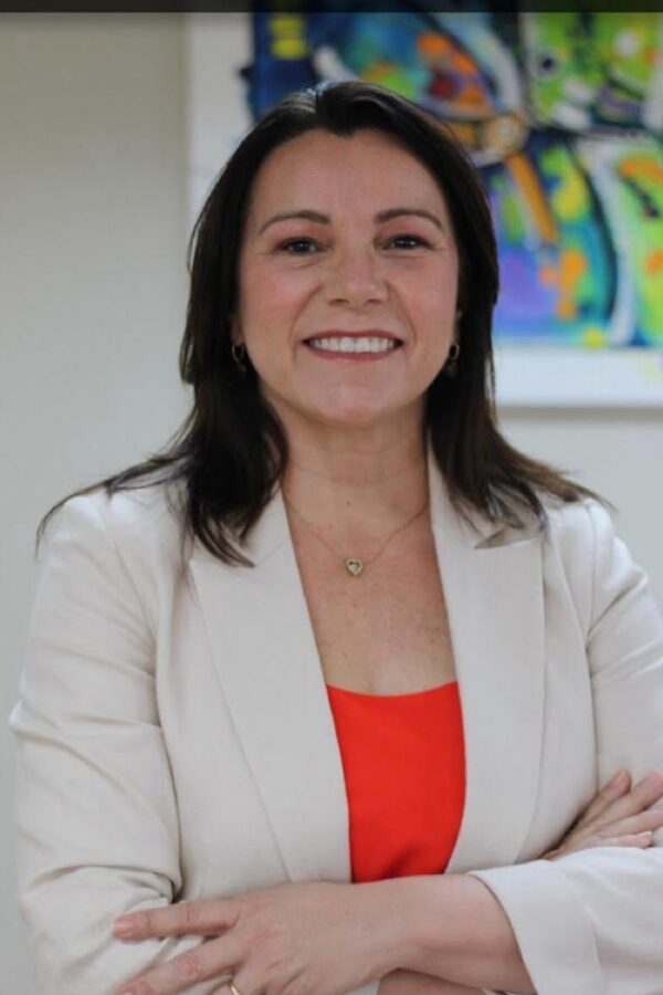 DIRETORA DE ENSINO E ADMISSÃO DE NOVOS ASSOCIADOS: Virgínia Silveira