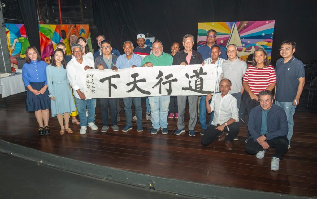 Comitiva chinesa visita sede do Viva Rio
